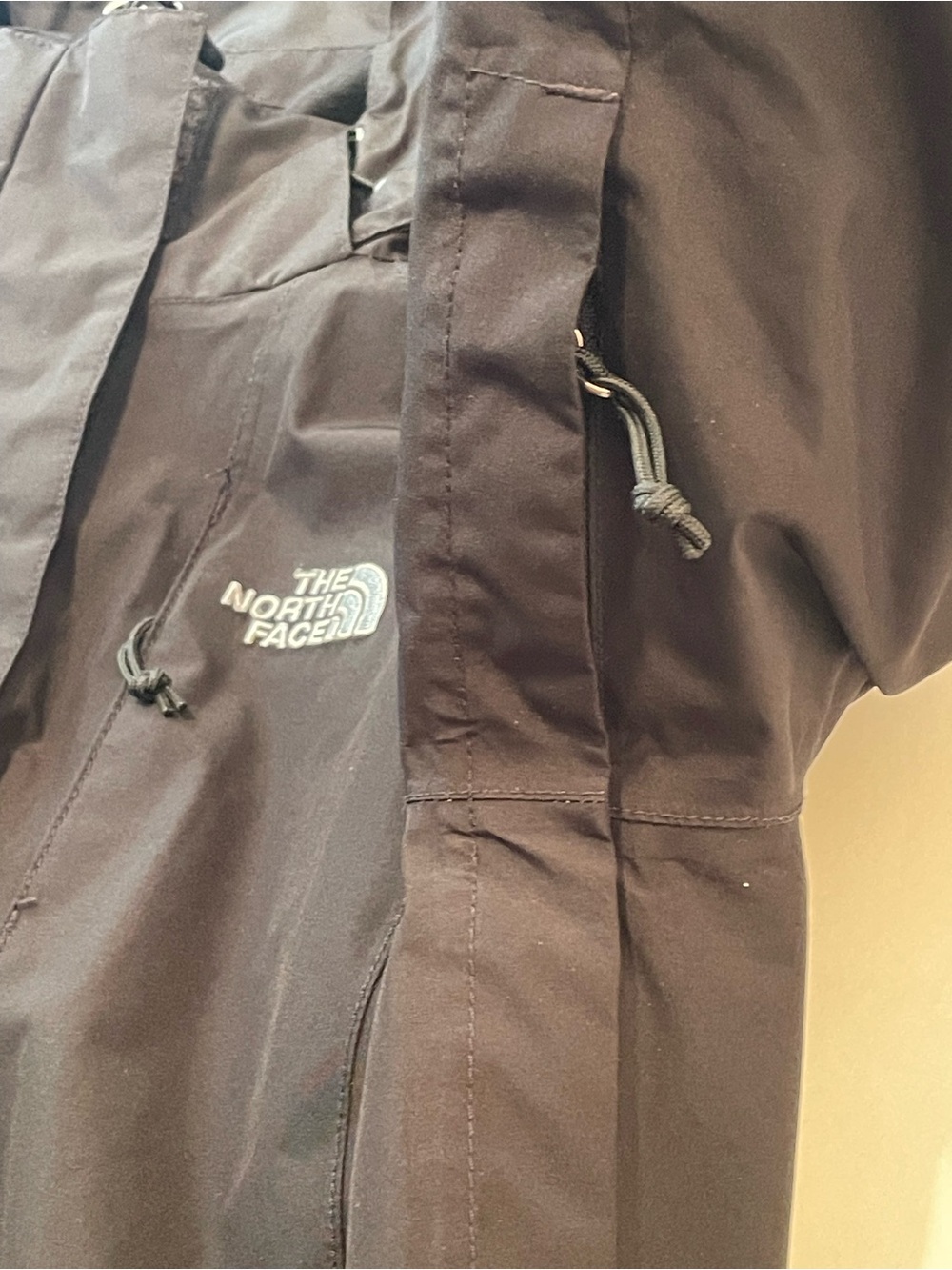 🚨🚨🚨The North Face Black Hooded Raincoat with Logo - Picture 11 of 13